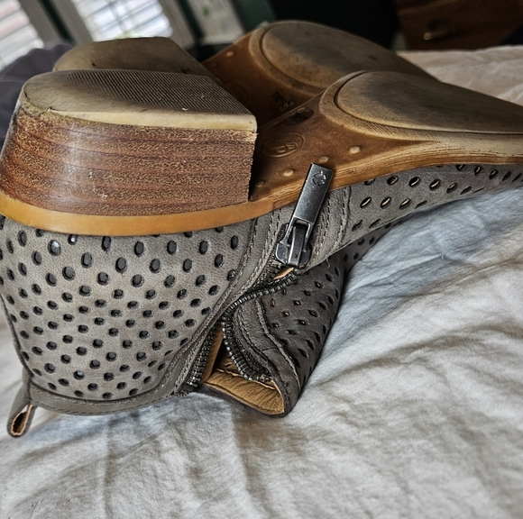 Lucky basal perforated ankle booties - Picture 6 of 8